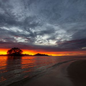 שמיים בוערים מעל איי סיישל 